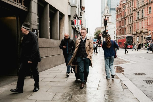 Irresistibile Mousse al Cioccolato Bianco con Coulis di Lamponi Freschi: Scopri la Ricetta Perfetta!